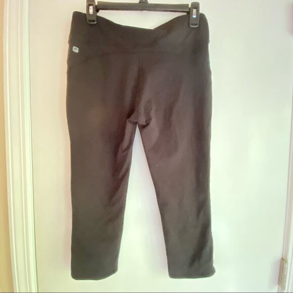 Fabletics crop leggings M black solid yoga atheltic pants - Picture 2 of 6